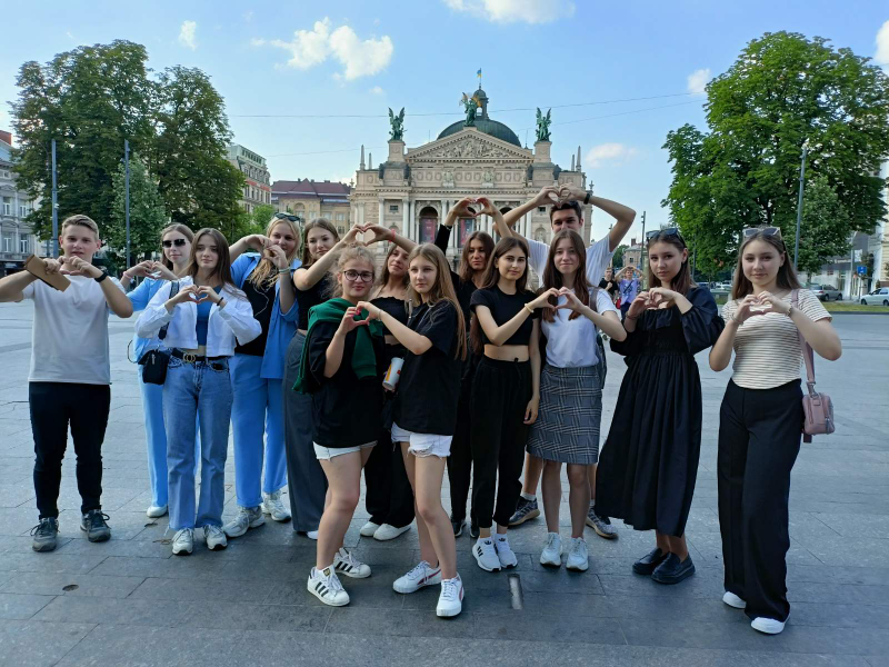 Незабутня поїздка  до Львівського драматичного театру імені Марії Заньковецької