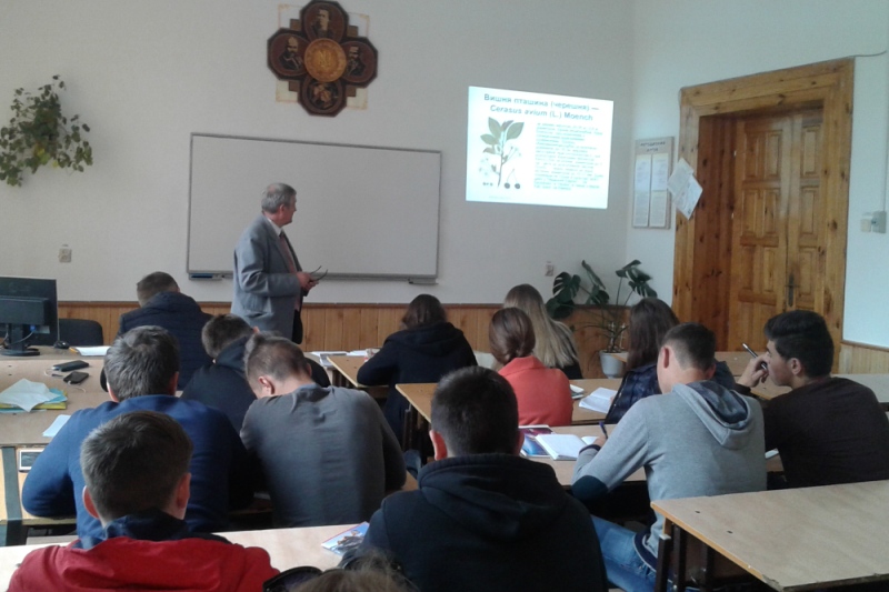 Відкрите лекційне заняття з дисципліни «Дендрологія» на тему: «Родина Розові» , в групі Сп-21М, викладач Брилінський С.М. 20180515 105337