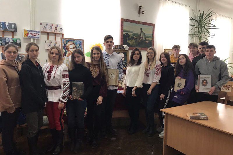 Конкурс знавців творчості Т.Г. Шевченка "Він вічно живий, він завжди з нами