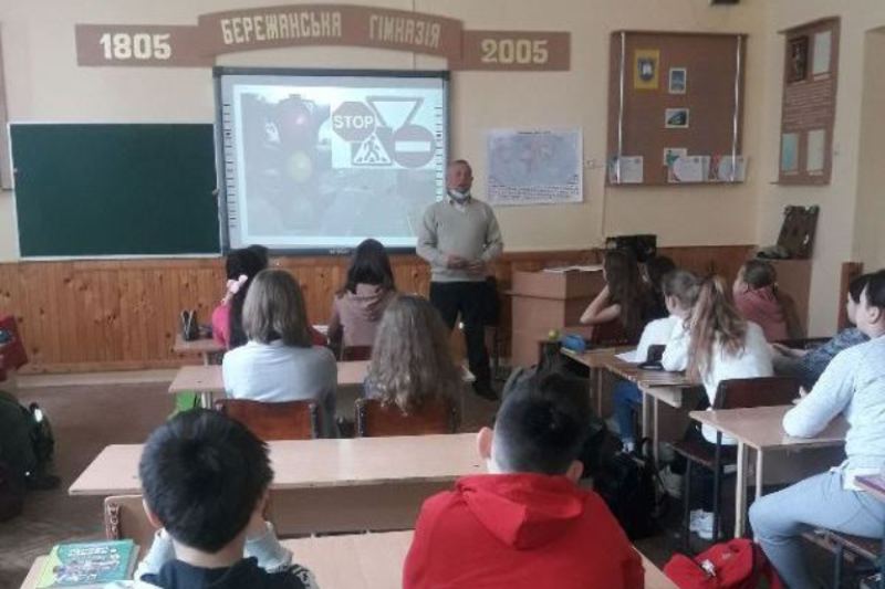 ФОРМУВАННЯ ОСНОВ БЕЗПЕКИ ДОРОЖНЬОГО РУХУ У ШКОЛЯРІВ