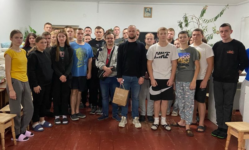Зворушлива зустріч з воїном-земляком