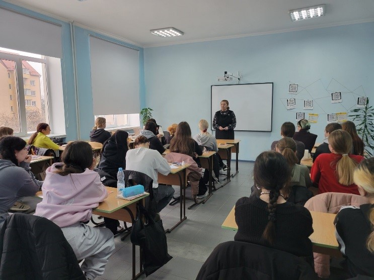 Профорієнтаційна зустріч представника коледжу з випускними групами ДПТНЗ «Тернопільське ВПУ сфери послуг та туризму»