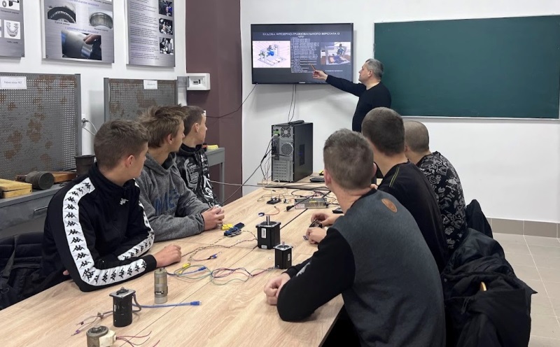 Презентаційне заняття з теми «Пристрої з числовим програмним управлінням