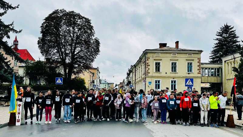 Студенти групи ОФМ-11 долучилися до патріотичного забігу «Біжу за Героя» 🇺🇦