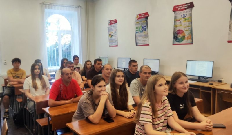 Новий навчальний рік — нові знання, нові виклики, нові можливості! Навчальний рік розпочато — і в аудиторіях знову звучать запитання, обговорення, дискусії та перші професійні ідеї!