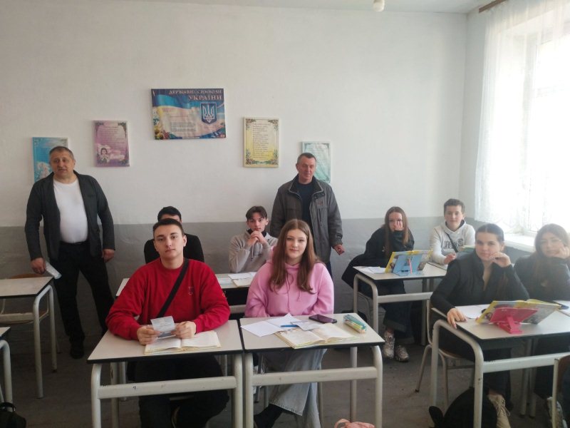 Крок до професійного майбутнього: профорієнтаційні зустрічі зі школярами Монастириської громади